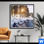 Poster Schneebedeckte Landschaft Am Fluss Quadrat Produktvorschau mit dem Bild Schneebedeckte Landschaft am Fluss im Format Quadrat.