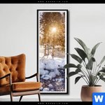 Poster Schneebedeckte Landschaft Am Fluss Schmal Produktvorschau mit dem Bild Schneebedeckte Landschaft am Fluss im Format Schmal.