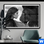 Poster Seelenblick Loewe Frau Querformat Produktvorschau mit dem Bild Seelenblick - Löwe & Frau im Format Querformat.