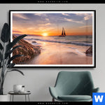 Poster Segelboot Im Sonnenuntergang Querformat Produktvorschau mit dem Bild Segelboot im Sonnenuntergang im Format Querformat.