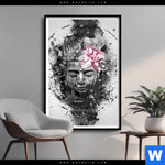 Poster Statue Mit Blume Grunge Stil Hochformat Produktvorschau mit dem Bild Statue mit Blume - Grunge-Stil im Format Hochformat.