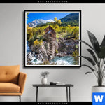 Poster Waldhuette Am Fluss Quadrat Produktvorschau mit dem Bild Waldhütte am Fluss im Format Quadrat.