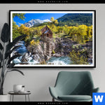 Poster Waldhuette Am Fluss Querformat Produktvorschau mit dem Bild Waldhütte am Fluss im Format Querformat.