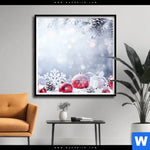 Poster Weihnachtskugeln Im Winterwunderland Quadrat Produktvorschau mit dem Bild Weihnachtskugeln im Winterwunderland im Format Quadrat.