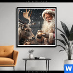Poster Weihnachtsmann Fuettert Rentier Quadrat Produktvorschau mit dem Bild Weihnachtsmann füttert Rentier im Format Quadrat.
