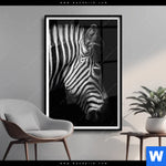 Poster Zebra Schwarzweiss Hochformat Produktvorschau mit dem Bild Zebra Schwarzweiß im Format Hochformat.