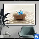 Poster Zen Stein Mit Schmetterling Querformat Produktvorschau mit dem Bild Zen Stein mit Schmetterling im Format Querformat.