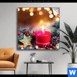 Spannbild Adventskerze Mit Weihnachtsschmuck Quadrat Produktvorschau mit dem Bild Adventskerze mit Weihnachtsschmuck im Format Quadrat.