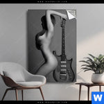 Spannbild Frau Gitarre Hochformat Produktvorschau mit dem Bild Frau & Gitarre im Format Hochformat.