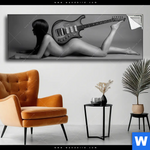 Spannbild Frau Gitarre No 2 Panorama Produktvorschau mit dem Bild Frau & Gitarre No.2 im Format Panorama.