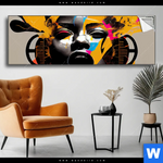 Spannbild Frau Mit Kopfhoerern Panorama Produktvorschau mit dem Bild Frau mit Kopfhörern im Format Panorama.