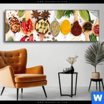 Spannbild Gewuerze Auf Loeffeln Weiss Panorama Produktvorschau mit dem Bild Gewürze auf Löffeln - weiß im Format Panorama.