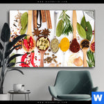 Spannbild Gewuerze Auf Loeffeln Weiss Querformat Produktvorschau mit dem Bild Gewürze auf Löffeln - weiß im Format Querformat.