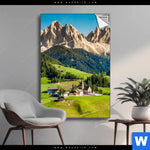 Spannbild Idyllisches Dorf In Den Bergen Hochformat Produktvorschau mit dem Bild Idyllisches Dorf in den Bergen im Format Hochformat.