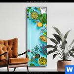 Spannbild Kraeuter Auf Blauem Holztisch Schmal Produktvorschau mit dem Bild Kräuter auf blauem Holztisch im Format Schmal.