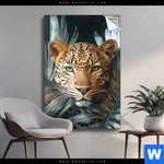 Spannbild Leopard Zwischen Blaettern Hochformat Produktvorschau mit dem Bild Leopard zwischen Blättern im Format Hochformat.