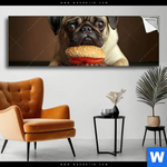 Spannbild Mops Mit Cheeseburger Panorama Produktvorschau mit dem Bild Mops mit Cheeseburger im Format Panorama.