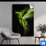 Spannbild Papagei Gruene Farbexplosion Hochformat Produktvorschau mit dem Bild Papagei - grüne Farbexplosion im Format Hochformat.