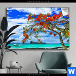 Spannbild Rote Blueten Und Tuerkisfarbenes Meer Querformat Produktvorschau mit dem Bild Rote Blüten und Türkisfarbenes Meer im Format Querformat.