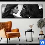 Spannbild Seelenblick Loewe Frau Panorama Produktvorschau mit dem Bild Seelenblick - Löwe & Frau im Format Panorama.