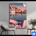 Spannbild Skandinavische Stadt Bei Nacht Hochformat Produktvorschau mit dem Bild Skandinavische Stadt bei Nacht im Format Hochformat.