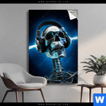 Spannbild Skelett Kopfhoerer Hochformat Produktvorschau mit dem Bild Skelett & Kopfhörer im Format Hochformat.