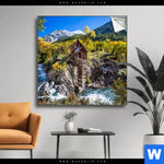Spannbild Waldhuette Am Fluss Quadrat Produktvorschau mit dem Bild Waldhütte am Fluss im Format Quadrat.