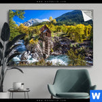 Spannbild Waldhuette Am Fluss Querformat Produktvorschau mit dem Bild Waldhütte am Fluss im Format Querformat.