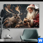 Spannbild Weihnachtsmann Fuettert Rentier Querformat Produktvorschau mit dem Bild Weihnachtsmann füttert Rentier im Format Querformat.