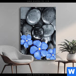 Wechselmotiv Blaue Blume Graue Steine Hochformat Produktvorschau mit dem Bild Blaue Blume & Graue Steine im Format Hochformat.