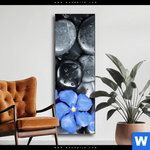 Wechselmotiv Blaue Blume Graue Steine Schmal Produktvorschau mit dem Bild Blaue Blume & Graue Steine im Format Schmal.