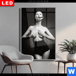 Wechselmotiv Dia Dame Mit Zigarre Hochformat Produktvorschau mit dem Bild Dame mit Zigarre im Format Hochformat.