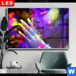 Wechselmotiv Dia Frau Im Neonlicht Querformat Produktvorschau mit dem Bild Frau im Neonlicht im Format Querformat.