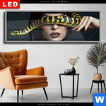 Wechselmotiv Dia Frau Mit Gelber Schlange Panorama Produktvorschau mit dem Bild Frau mit gelber Schlange im Format Panorama.