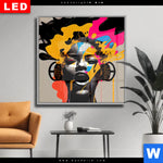 Wechselmotiv Dia Frau Mit Kopfhoerern Quadrat Produktvorschau mit dem Bild Frau mit Kopfhörern im Format Quadrat.