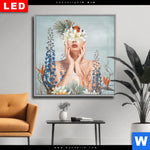 Wechselmotiv Dia Frauenportrait Mit Blumen Quadrat Produktvorschau mit dem Bild Frauenportrait mit Blumen im Format Quadrat.