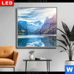 Wechselmotiv Dia Idyllischer Bergsee Im Gebirge Quadrat Produktvorschau mit dem Bild Idyllischer Bergsee im Gebirge im Format Quadrat.