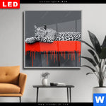 Wechselmotiv Dia Leopard Eleganz Trifft Abstraktion Quadrat Produktvorschau mit dem Bild Leopard - Eleganz trifft Abstraktion im Format Quadrat.