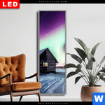 Wechselmotiv Dia Nordlichter Ueber Einem Holzhaus Schmal Produktvorschau mit dem Bild Nordlichter über einem Holzhaus im Format Schmal.