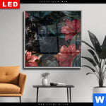 Wechselmotiv Dia Panther Und Rote Blueten Quadrat Produktvorschau mit dem Bild Panther und rote Blüten im Format Quadrat.