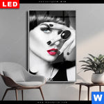 Wechselmotiv Dia Schoene Geheimnisvolle Hochformat Produktvorschau mit dem Bild Schöne Geheimnisvolle im Format Hochformat.