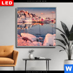 Wechselmotiv Dia Skandinavische Stadt Bei Nacht Quadrat Produktvorschau mit dem Bild Skandinavische Stadt bei Nacht im Format Quadrat.