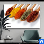 Wechselmotiv Farbige Gewuerze Auf Holzloeffel Querformat Produktvorschau mit dem Bild Farbige Gewürze auf Holzlöffel im Format Querformat.