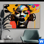 Wechselmotiv Frau Mit Kopfhoerern Querformat Produktvorschau mit dem Bild Frau mit Kopfhörern im Format Querformat.