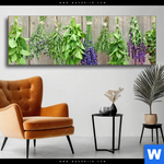 Wechselmotiv Frische Kraeuter An Holzstange Panorama Produktvorschau mit dem Bild Frische Kräuter an Holzstange im Format Panorama.