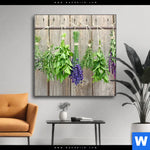 Wechselmotiv Frische Kraeuter An Holzstange Quadrat Produktvorschau mit dem Bild Frische Kräuter an Holzstange im Format Quadrat.