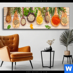 Wechselmotiv Gewuerze Auf Hoelzernen Loeffeln Panorama Produktvorschau mit dem Bild Gewürze auf hölzernen Löffeln im Format Panorama.