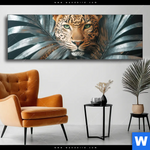 Wechselmotiv Leopard Zwischen Blaettern Panorama Produktvorschau mit dem Bild Leopard zwischen Blättern im Format Panorama.