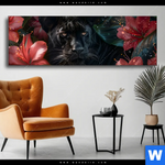Wechselmotiv Panther Und Rote Blueten Panorama Produktvorschau mit dem Bild Panther und rote Blüten im Format Panorama.