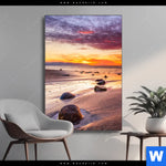 Wechselmotiv Sonnenuntergang Am Strand Mit Felsen Hochformat Produktvorschau mit dem Bild Sonnenuntergang am Strand mit Felsen im Format Hochformat.
